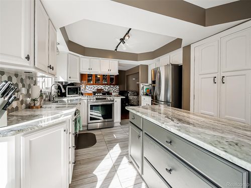 5854 Vincent Trl, Shelby Township, MI, 48316-5266 | Card Image