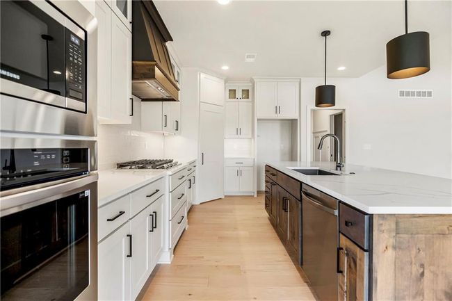 17556 Acton St, House other with 4 bedrooms, 3 bathrooms and null parking in Overland Park KS | Image 10