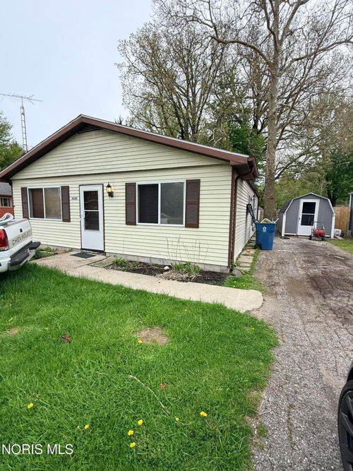 6028 James Rd, Oregon, OH, 43616-4516 | Card Image