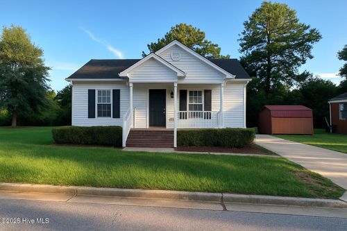 1207 Davenport St, Greenville, NC, 27834-2949 | Card Image