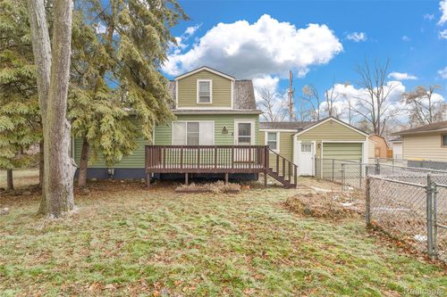6522 Saline Dr, Waterford, MI, 48329-1249 | Card Image