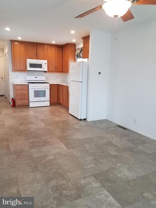 unit-4-852 Us Highway 1, Edison, NJ, 08817-4669 | Card Image