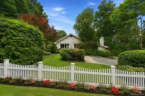 39 E Neck Rd, Huntington, NY, 11743-1514 | Card Image