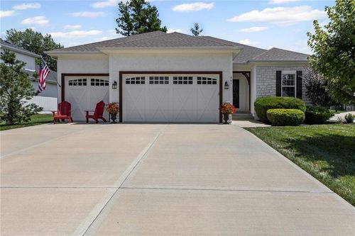 801 155th Ter, Basehor, KS, 66007-3901 | Card Image