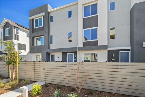 27331 Bear Creek Ln, Valencia, CA, 91381-2385 | Card Image