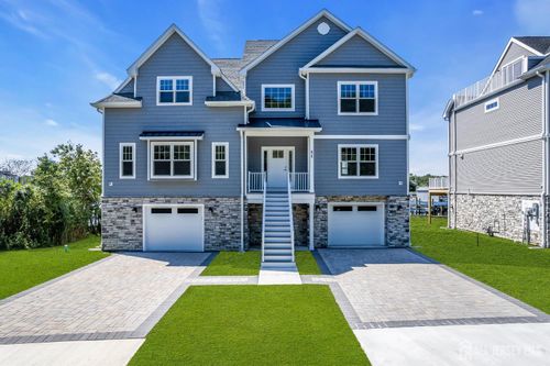 51 Pennsylvania Ave, Waretown, NJ, 08758-2233 | Card Image