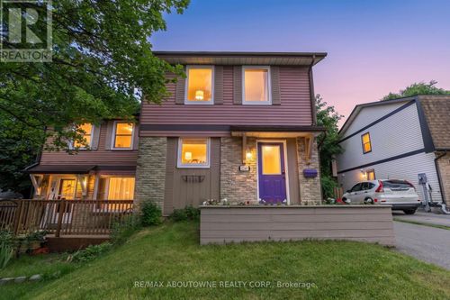 2260 Manchester Dr, Burlington, ON, L7P3W2 | Card Image