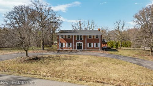 5742 Springwater Ln, West Bloomfield, MI, 48322-1752 | Card Image