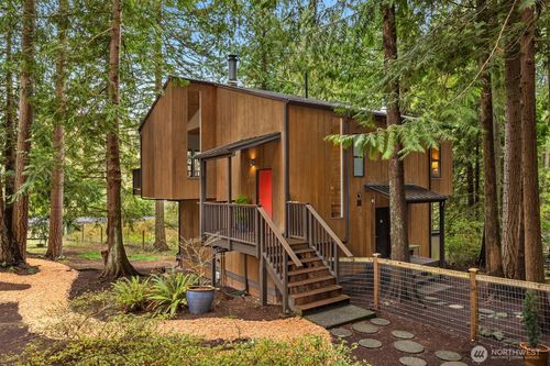 8240 Ne Baker Hill Rd, Bainbridge Island, WA, 98110-2254 | Card Image