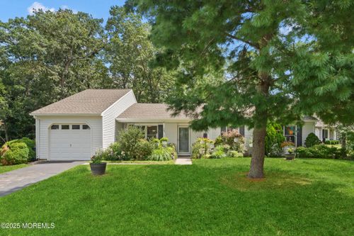 7 Lamp Post Ct, Howell, NJ, 07731-1661 | Card Image
