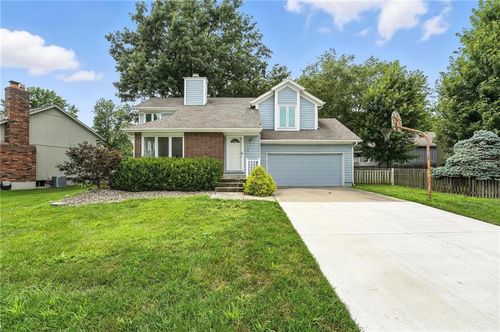 520 Se Country Ln, Lee's Summit, MO, 64063-6130 | Card Image