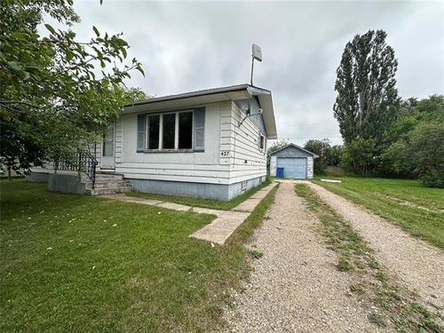 437 N 10th Avenue, Swan River, MB, R0L1Z0 | Card Image