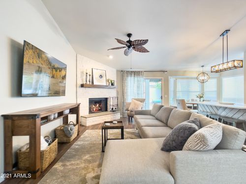 1218 E Seahorse Ln, Gilbert, AZ, 85234-2628 | Card Image