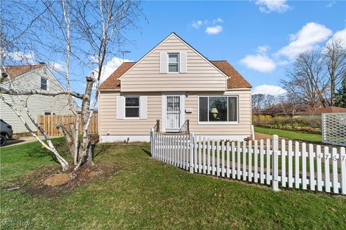 4767 Southwood Dr, Brooklyn, OH, 44144-3133 | Card Image