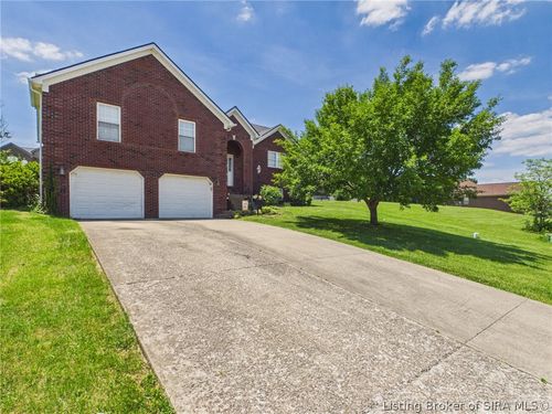 3114 Heritage Heights Way, Jeffersonville, IN, 47130-8933 | Card Image