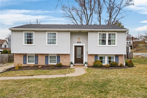 208 Woodhaven Dr, Bridgeville, PA, 15017-1224 | Card Image