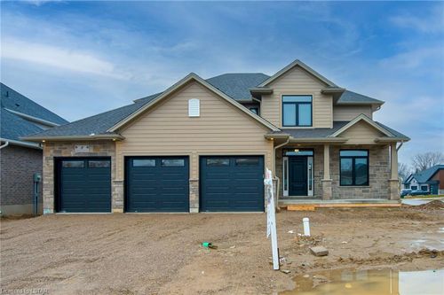 8 Spruce Street, Parkhill, ON, N0M2K0 | Card Image