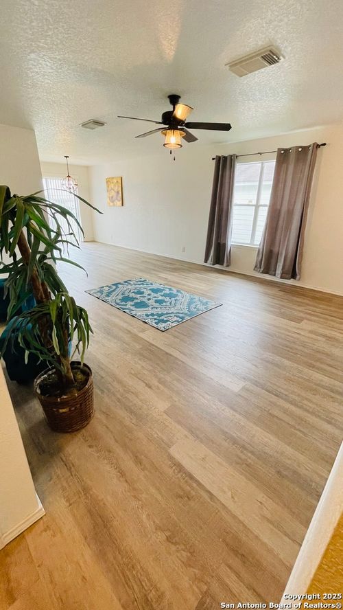 7926 Cortland Oak, San Antonio, TX, 78254-5346 | Card Image