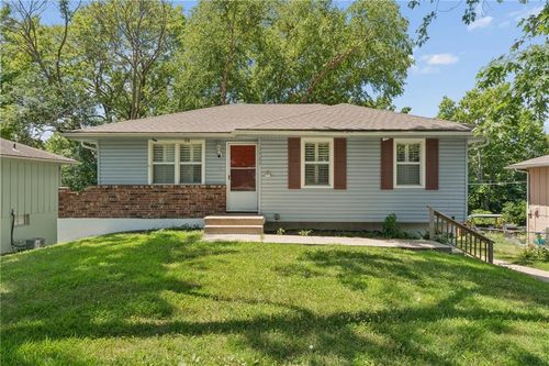 3922 S Harbaugh Dr, Independence, MO, 64055-4015 | Card Image