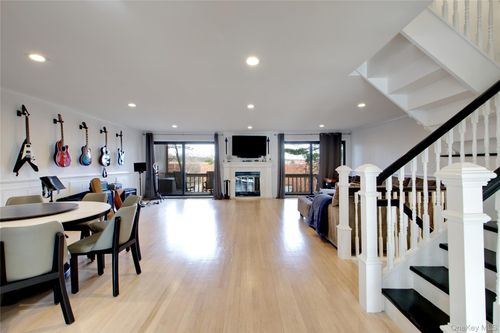 17-17 John Bean Ct, Port Washington, NY, 11050-4628 | Card Image