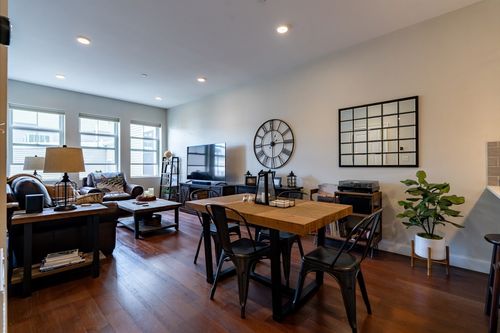 305-170 W Broadway, Boston, MA, 02127 | Card Image