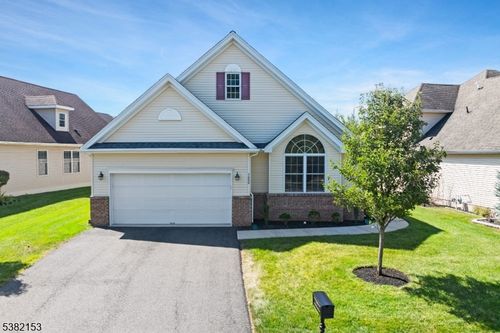 152 Canal Walk Blvd, SOMERSET, NJ, 08873-7381 | Card Image