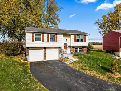 136 Wickham Farm Drive, House other with 3 bedrooms, 2 bathrooms and null parking in Englewood OH | Image 2