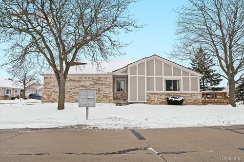 44-42158 Blossom Ln, Clinton Township, MI, 48038-2113 | Card Image