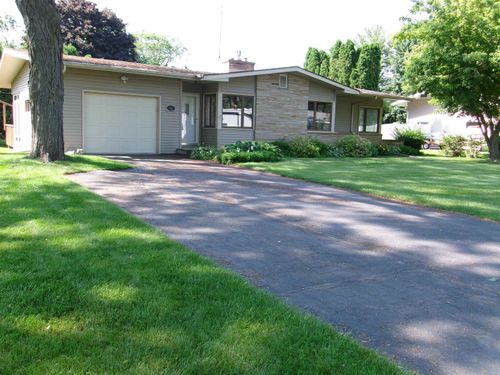 116 Mohawk Dr, Beaver Dam, WI, 53916-1046 | Card Image