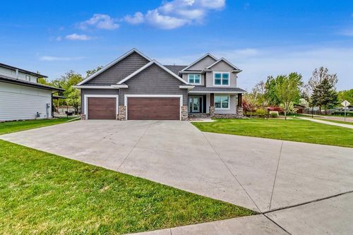 3521 Grandwood Dr N, Fargo, ND, 58102-4860 | Card Image