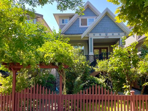 208 Hume St, New Westminster, BC, V3M5N5 | Card Image