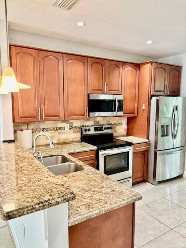 1838 Nw 79 Th Way, Townhouse with 3 bedrooms, 3 bathrooms and null parking in Pembroke Pines FL | Image 5