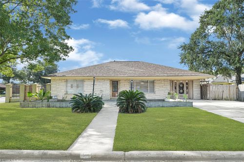 101 Live Oak St, Baytown, TX, 77520-2839 | Card Image