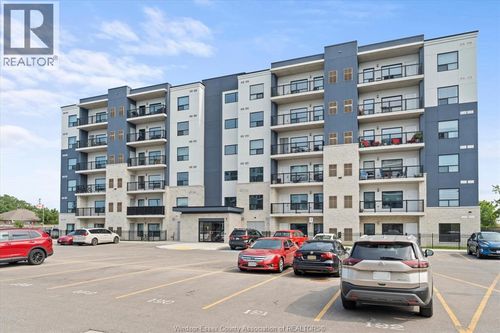 325-3370 Stella Crescent, Windsor, ON, N8T0B9 | Card Image