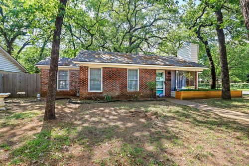 717 Thersa Dr, River Oaks, TX, 76114-3220 | Card Image