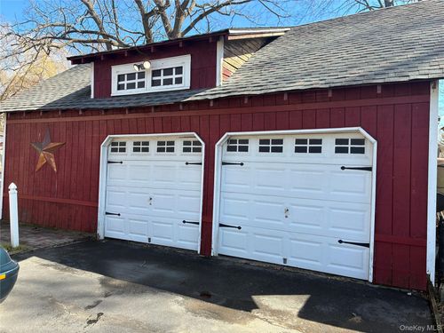 21 Wellington Pl, Amityville, NY, 11701-3030 | Card Image