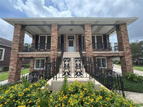 426 1st Ave, Harvey, LA, 70058-2830 | Card Image