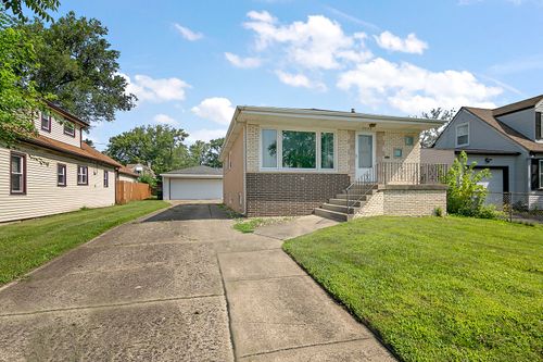 7038 W 114th Pl, Worth, IL, 60482-2043 | Card Image