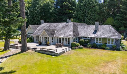 382 Judges Row, Qualicum Beach, BC, V9K1G6 | Card Image