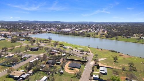 408 W Tarrant St, Llano, TX, 78643-1513 | Card Image