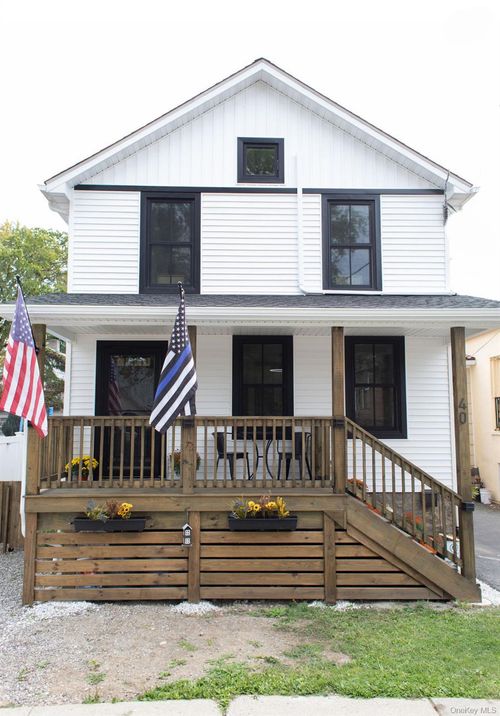 40 St John St, Goshen, NY, 10924-1519 | Card Image