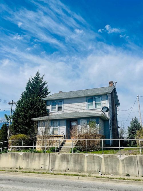 2335 29th St, Ashland, KY, 41101-4831 | Card Image