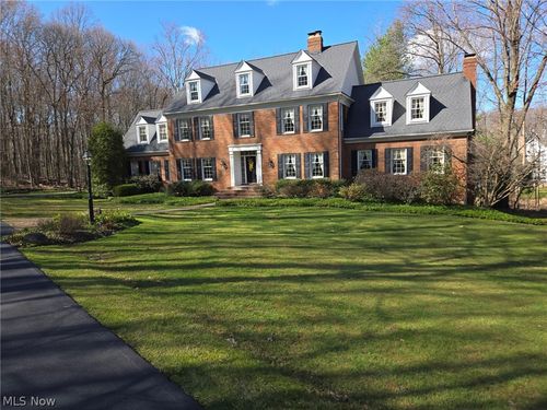 9230 Amber Wood Dr, Willoughby, OH, 44094-9350 | Card Image