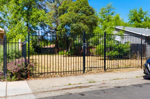 4046 43rd Street, Sacramento, CA, 95820 | Card Image