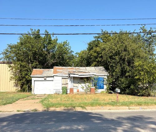 807 Se 6th Ave, Mineral Wells, TX, 76067-6435 | Card Image