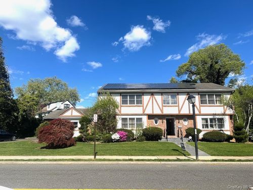 28 Polo Rd, Great Neck, NY, 11023-1026 | Card Image