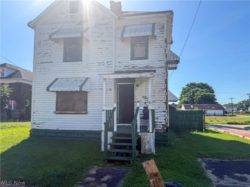 1612 Spring St, Parkersburg, WV, 26101-3349 | Card Image