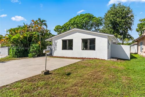 205 Nw 7th Ave, Dania Beach, FL, 33004-2732 | Card Image