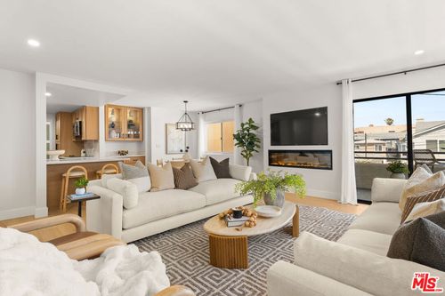 203-1 62nd Pl, Long Beach, CA, 90803-5672 | Card Image