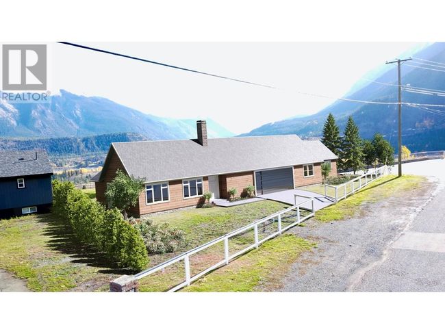 342 & 348 Mountain View Road, Home with 0 bedrooms, 0 bathrooms and null parking in Lillooet BC | Image 5